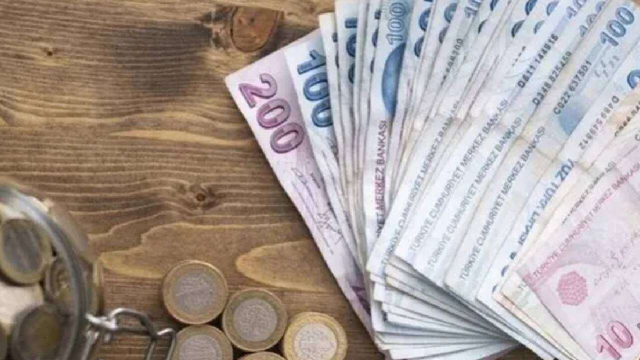 TBMM onayladı, hesaplara yatacağı gün belli oldu! En düşük emekli maaşı alanlara 3.552 TL fark ödemesi yapılacak 3